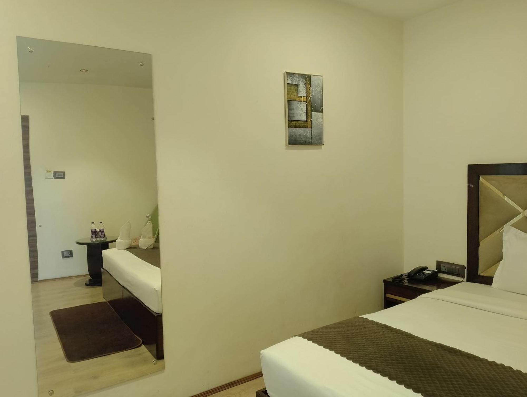 Hotel Cloud Social- Pure Veg Шиллонг Экстерьер фото